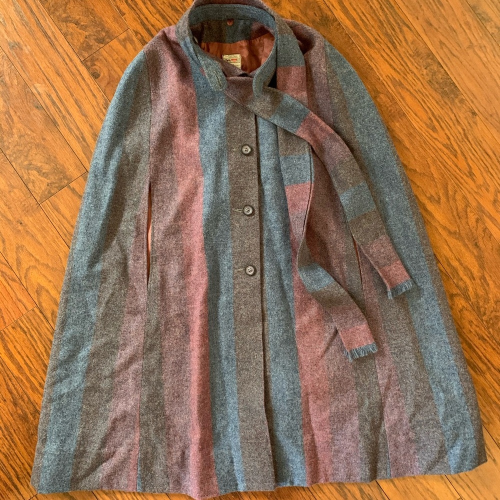 Vintage 60’s Avoca wool cape. Small